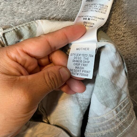 Mother The Shaker Chop Crop Fray Desert Print Green Camo Size 26 - Picture 10 of 10